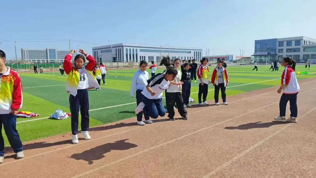 以练促考强体魄 全力以赴备中考——成功中考二校开展体育中考专项训练 第10张