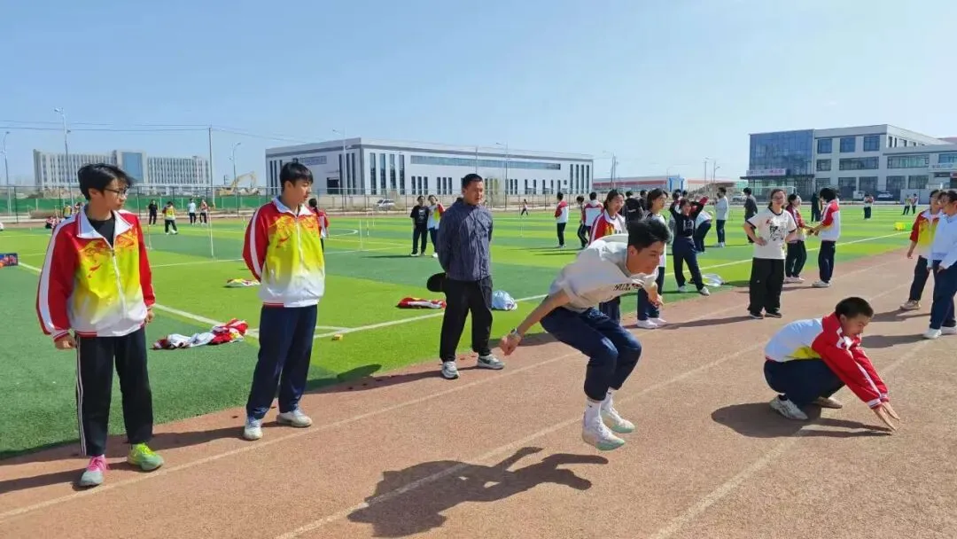 以练促考强体魄 全力以赴备中考——成功中考二校开展体育中考专项训练 第11张