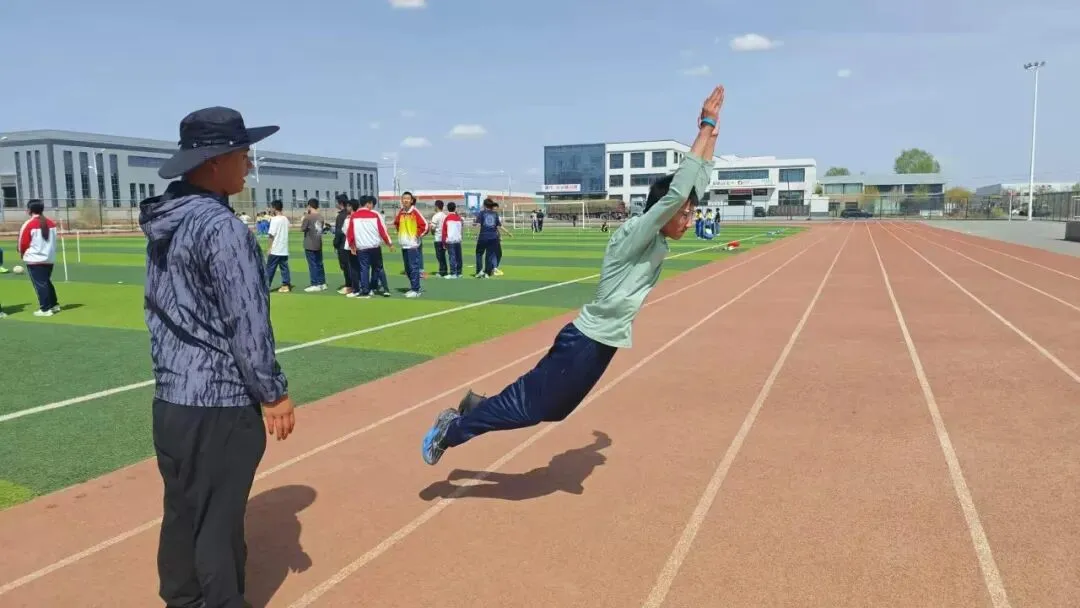 以练促考强体魄 全力以赴备中考——成功中考二校开展体育中考专项训练 第17张