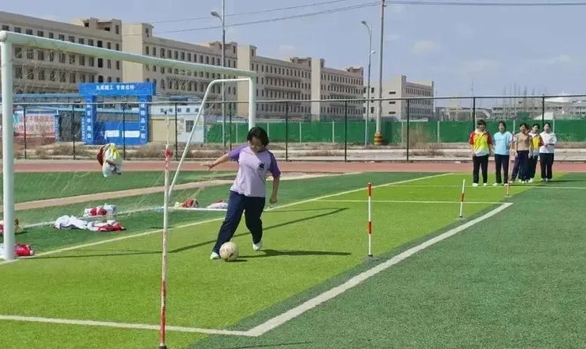 以练促考强体魄 全力以赴备中考——成功中考二校开展体育中考专项训练 第18张