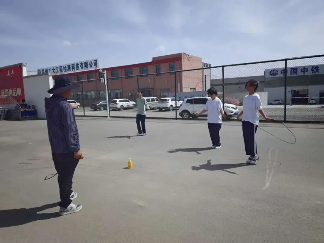 以练促考强体魄 全力以赴备中考——成功中考二校开展体育中考专项训练 第25张