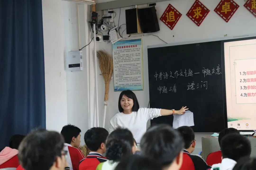 凤凰县语文、数学、化学中考一模分析会在思源实验学校圆满落幕 第12张