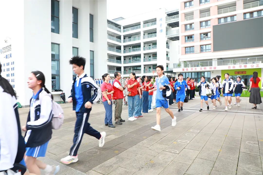 中考必胜|奋力逐光 满分必夺!坪山二外2026届九年级体育中考今日出征! 第22张