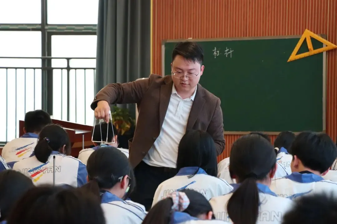 聚焦中考新动向 深耕物理新课堂|赵利萍初中物理名师工作室协办株洲市 2026 年物理学科研讨活动 第18张