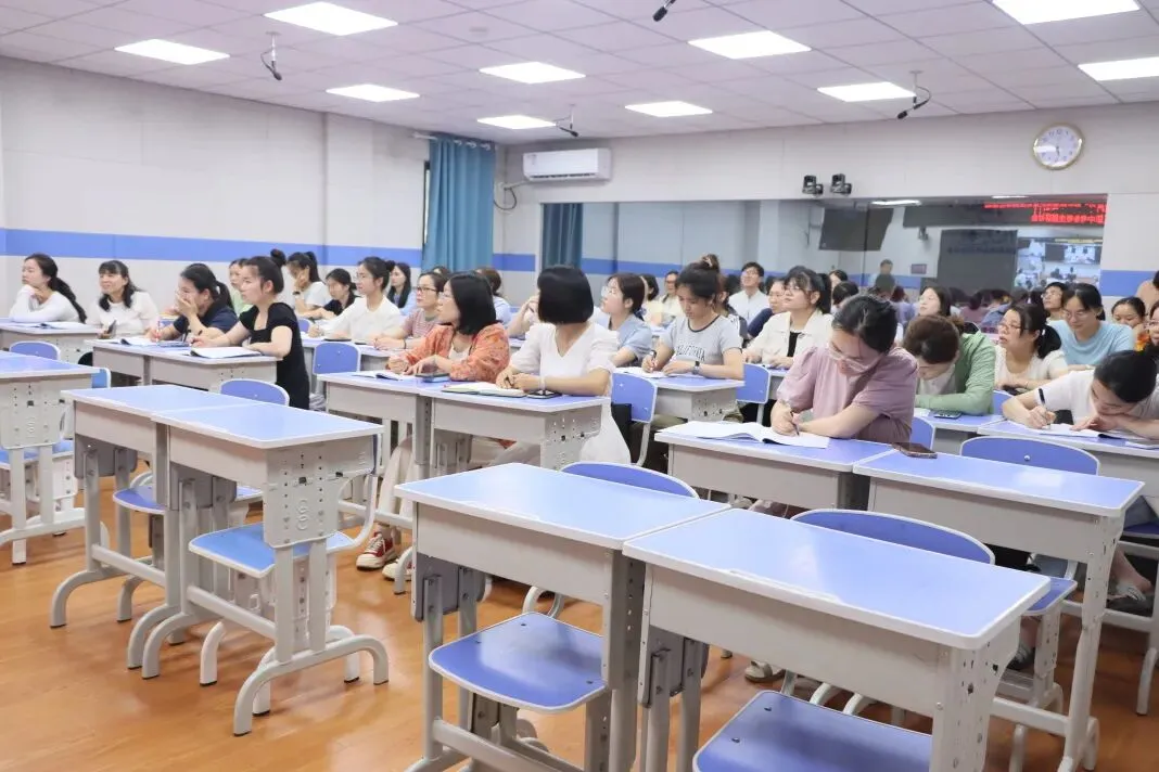 精研词汇 决胜中考 第8张