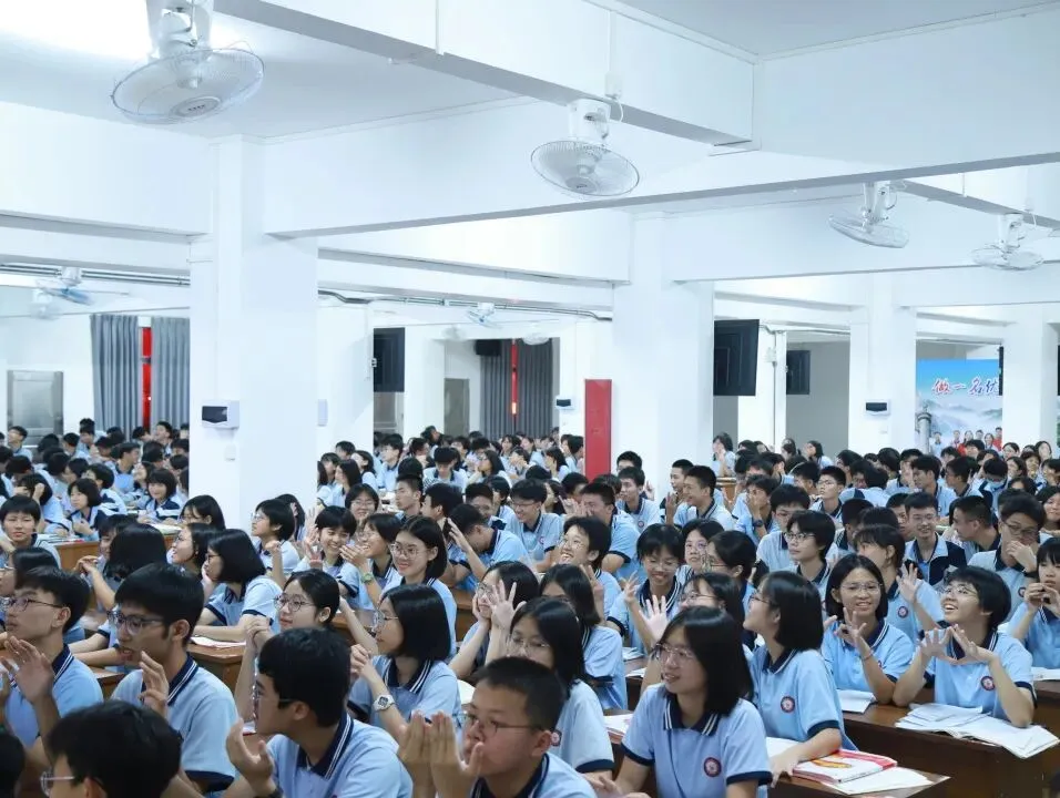 你我皆是黑马,轻装迎战中考——九年级考前心理调适主题讲座圆满开展 第12张