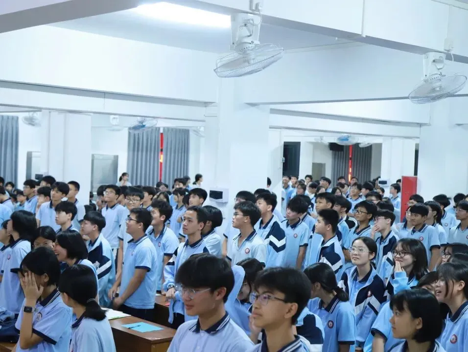 你我皆是黑马,轻装迎战中考——九年级考前心理调适主题讲座圆满开展 第15张