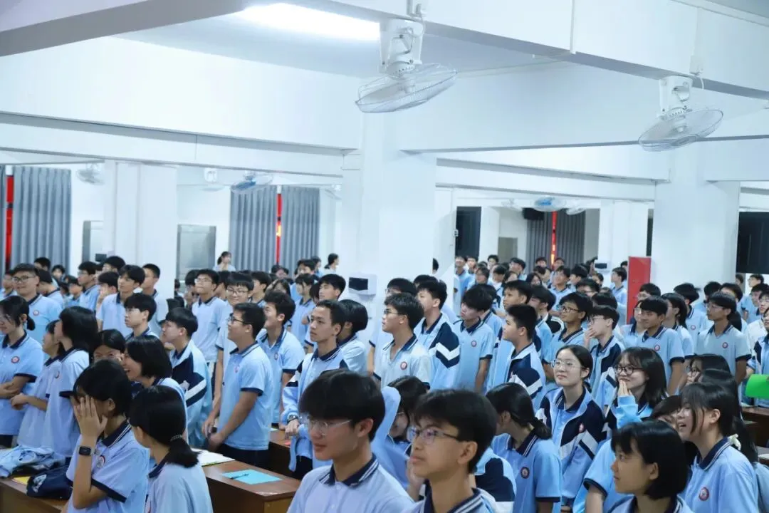 你我皆是黑马,轻装迎战中考——九年级考前心理调适主题讲座圆满开展 第18张