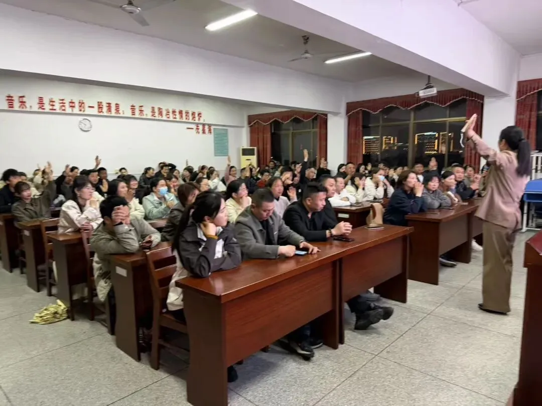 【先锋初中】同心筑梦迎中考 家校共育暖征程 ——先锋初中家长夜校为家庭赋能 第12张