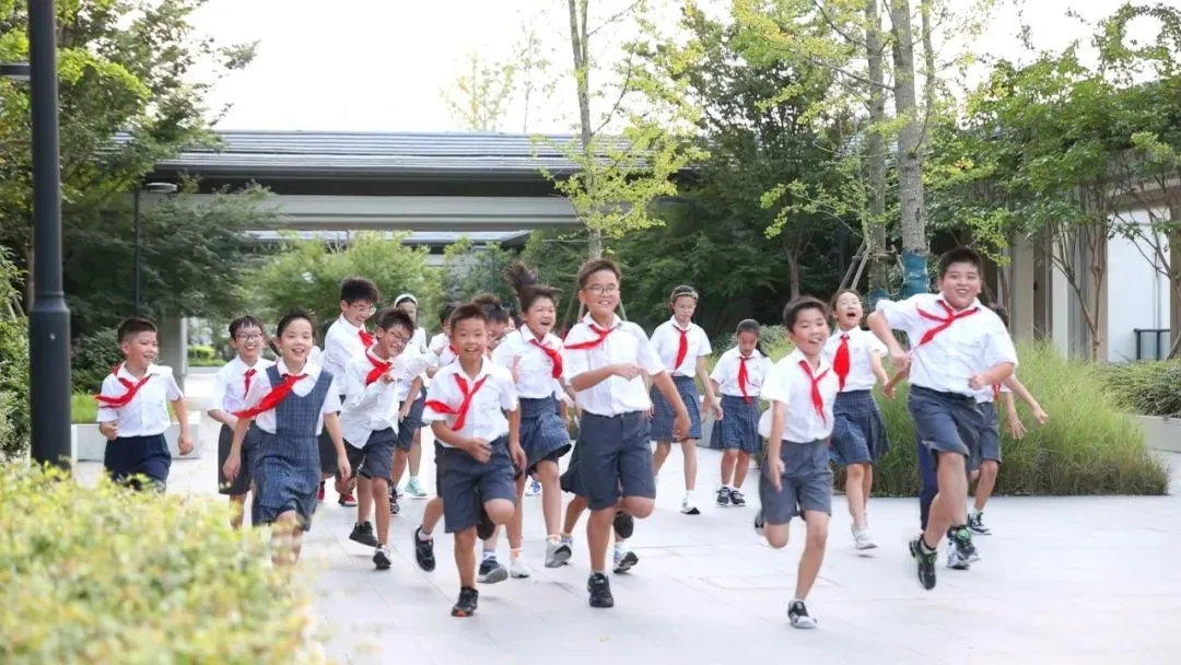 别人卷中考,他们已提前走进高中课堂?!这所16年一贯制学校,凭什么让90%以上学生选择直升? 第7张