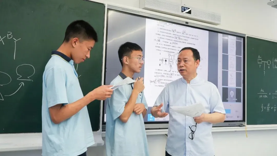 别人卷中考,他们已提前走进高中课堂?!这所16年一贯制学校,凭什么让90%以上学生选择直升? 第10张