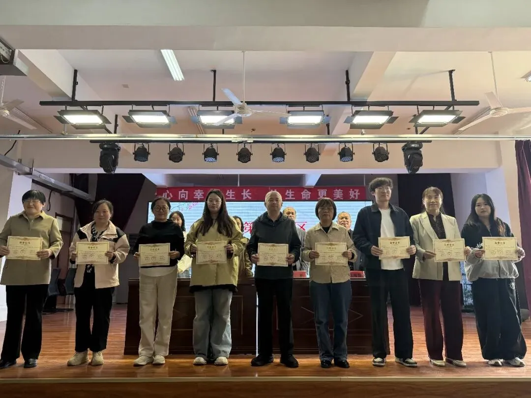 凝心研策 决胜中考—冠县烟庄街道办事处中学举行第七片区中考复习研讨活动 第30张