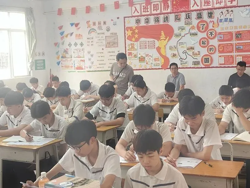 聚焦中考备考,共筑提质增效——霞山区教师发展中心调研组莅临我校开展2026年春季备考调研活动 第16张