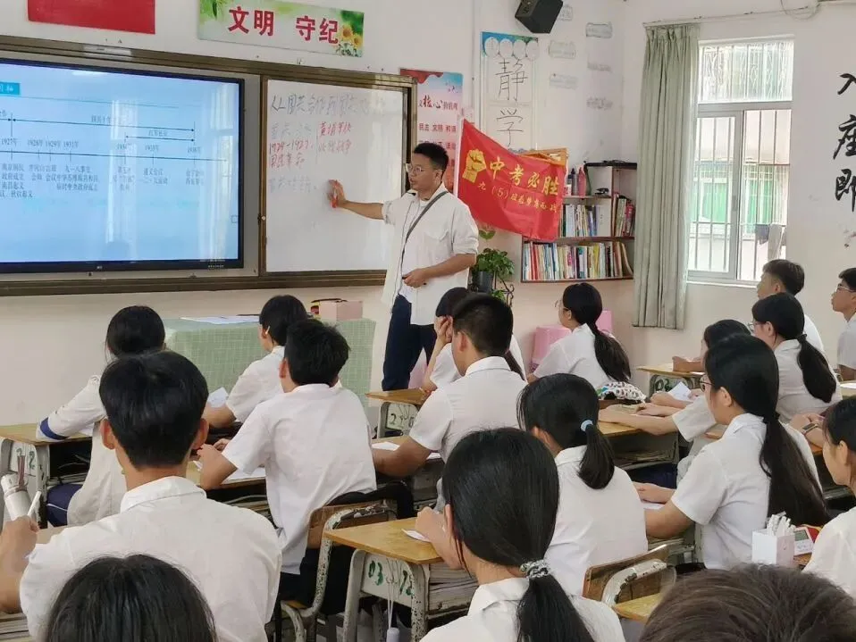 聚焦中考备考,共筑提质增效——霞山区教师发展中心调研组莅临我校开展2026年春季备考调研活动 第19张