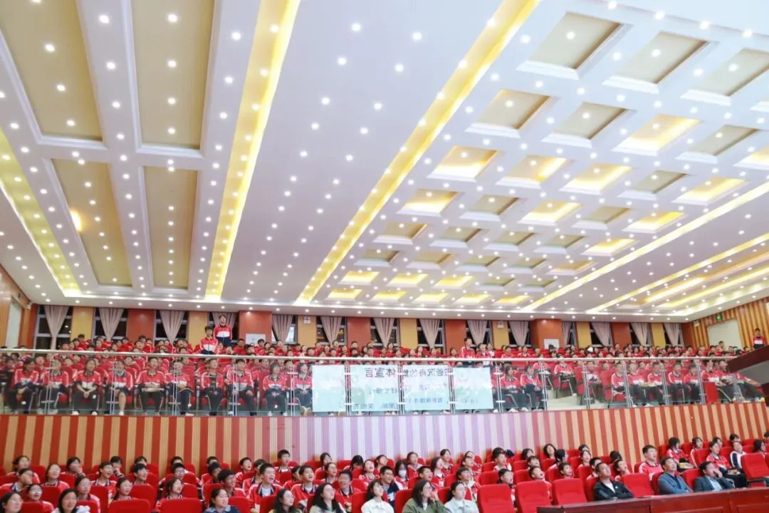 榜样引领,决胜中考——鲁甸县崇文高级中学初二年级举行先进表彰暨地生信动员大会 第22张