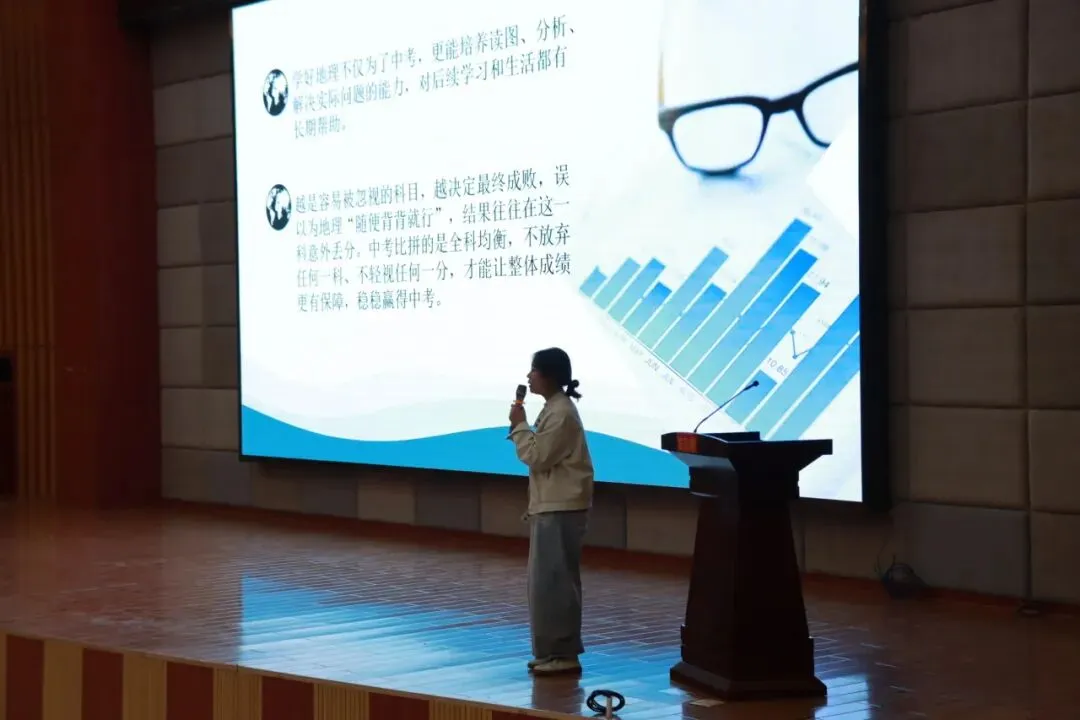 榜样引领,决胜中考——鲁甸县崇文高级中学初二年级举行先进表彰暨地生信动员大会 第24张