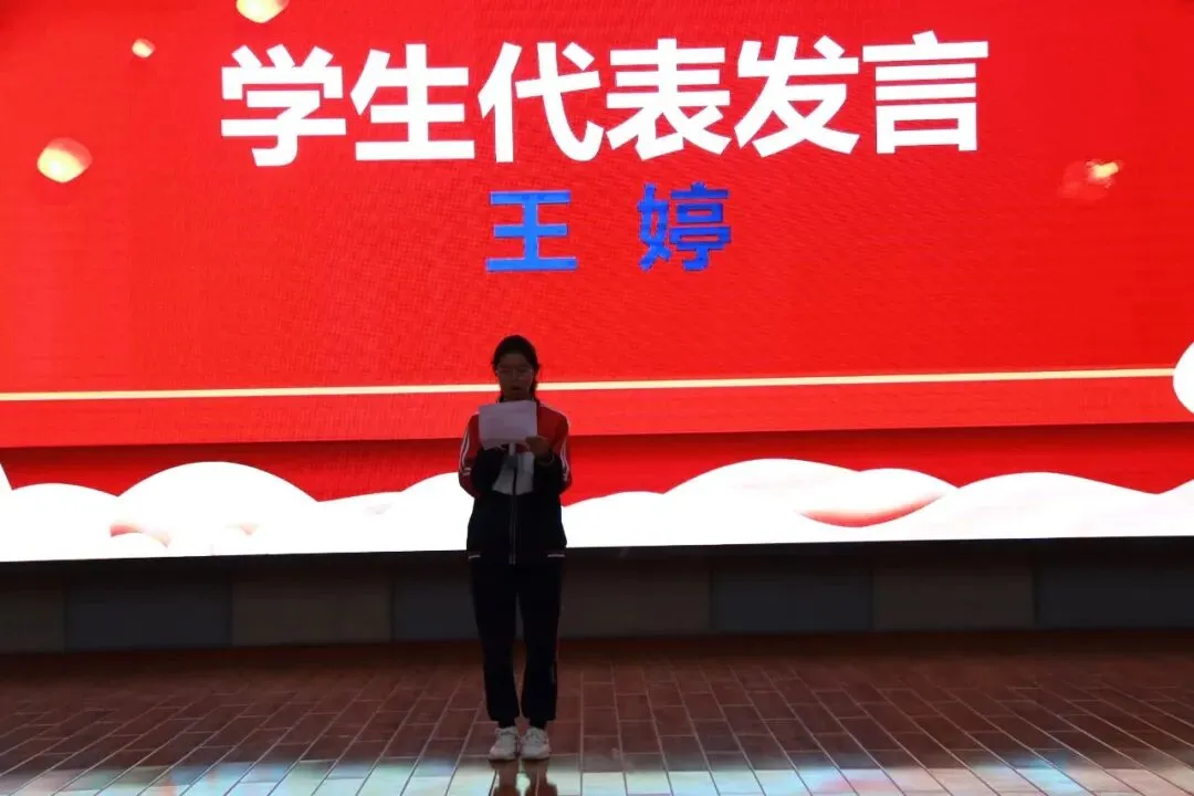 榜样引领,决胜中考——鲁甸县崇文高级中学初二年级举行先进表彰暨地生信动员大会 第28张