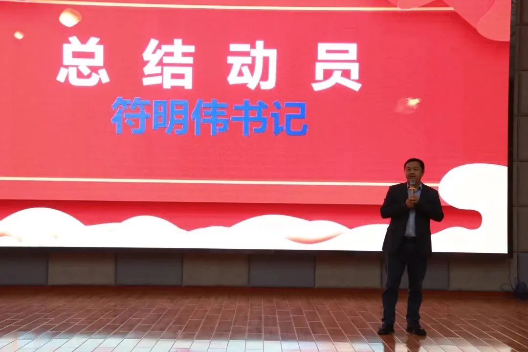 榜样引领,决胜中考——鲁甸县崇文高级中学初二年级举行先进表彰暨地生信动员大会 第34张