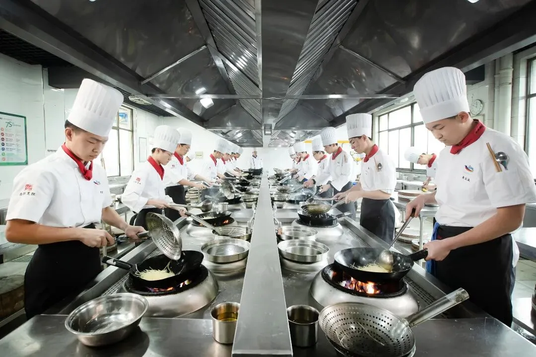 临近中考,孩子心态崩了!家庭大战爆发后,杭州这位家长感慨,多听听孩子,选对学校女儿也能这么优秀 第14张