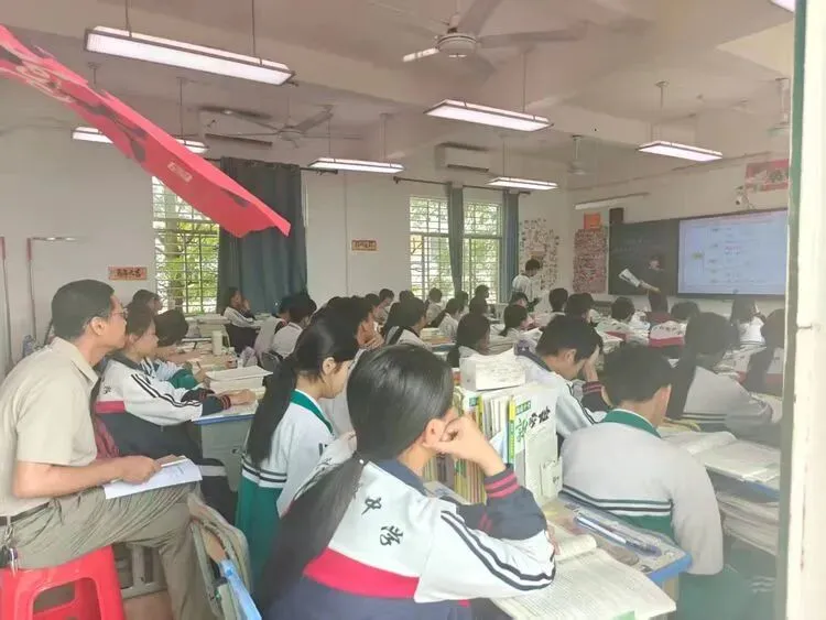 中考视导促提升 ,深耕课堂助成长 ——澄迈县师训中心莅临我校开展教学视导工作 第3张