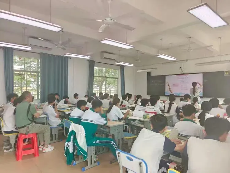 中考视导促提升 ,深耕课堂助成长 ——澄迈县师训中心莅临我校开展教学视导工作 第4张