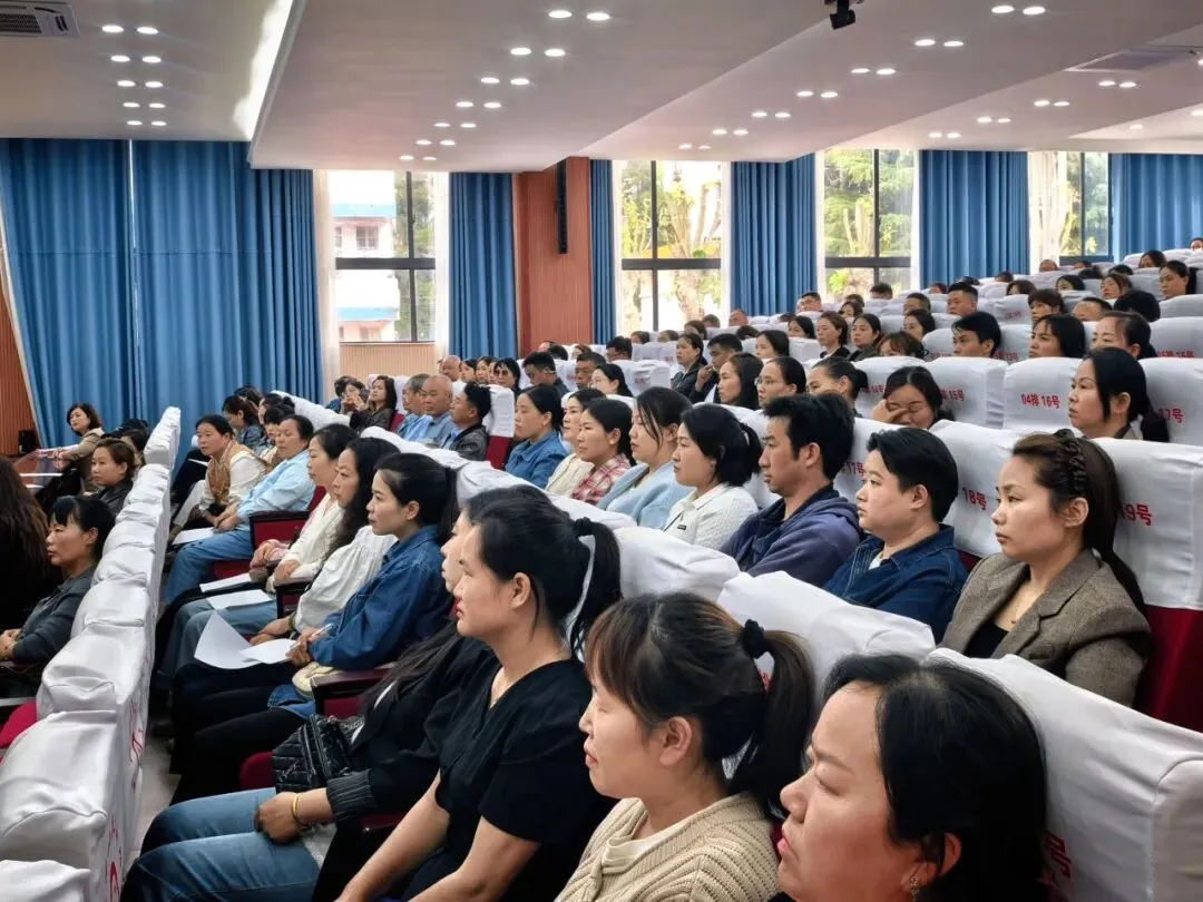 家校社协同育人,精准施策助中考——六枝特区第二中学成功举办家庭教育专题辅导 第6张