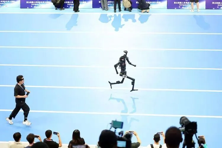 2026中考道法时政热点押题:宇树机器人打破人类1500米世界纪录 第4张