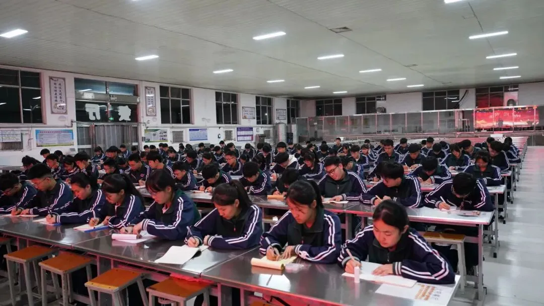 强体魄,展锋芒,中考首战我称王——我校隆重召开初三年级体育考前动员大会 第19张