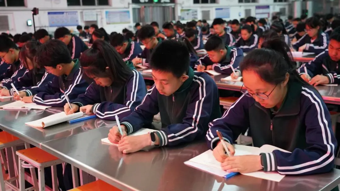 强体魄,展锋芒,中考首战我称王——我校隆重召开初三年级体育考前动员大会 第21张