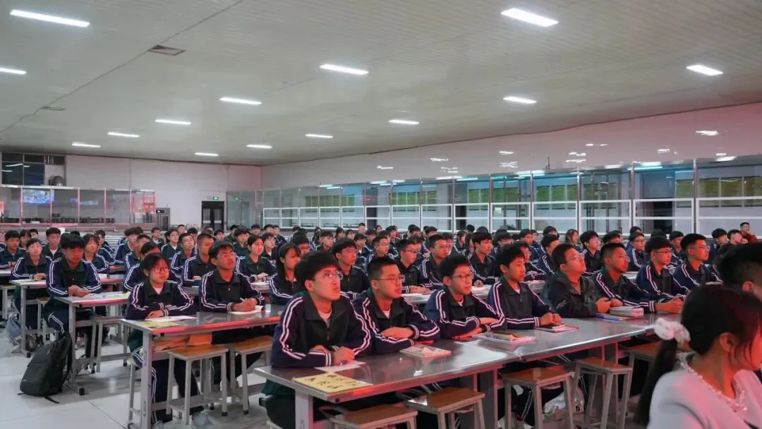 强体魄,展锋芒,中考首战我称王——我校隆重召开初三年级体育考前动员大会 第23张