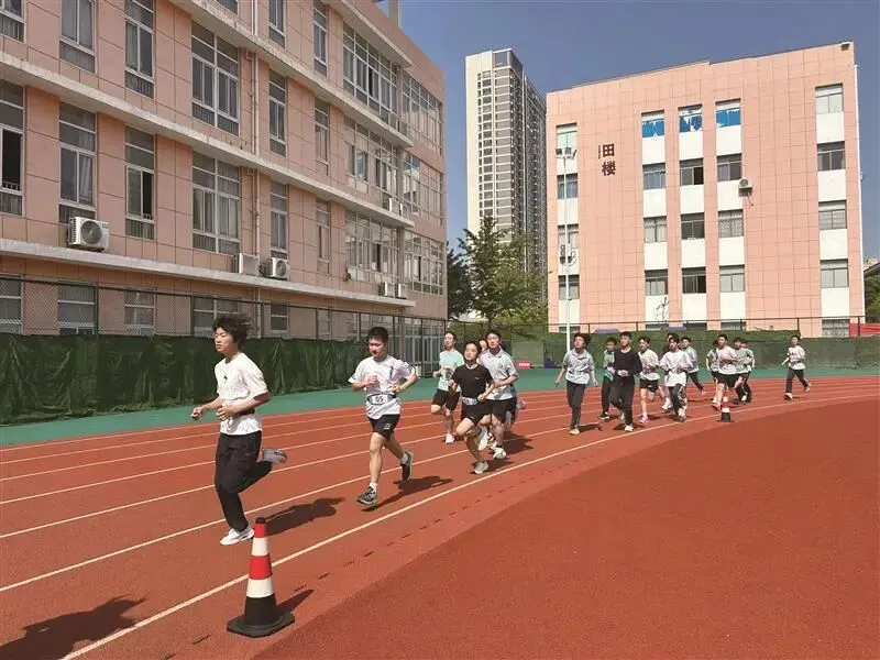 安庆市区体育中考昨日开考 6897名考生参加 第1张