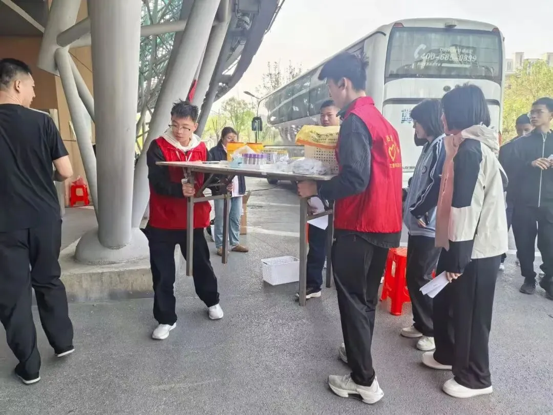 暖心护航助中考 志愿同行显初心 第7张