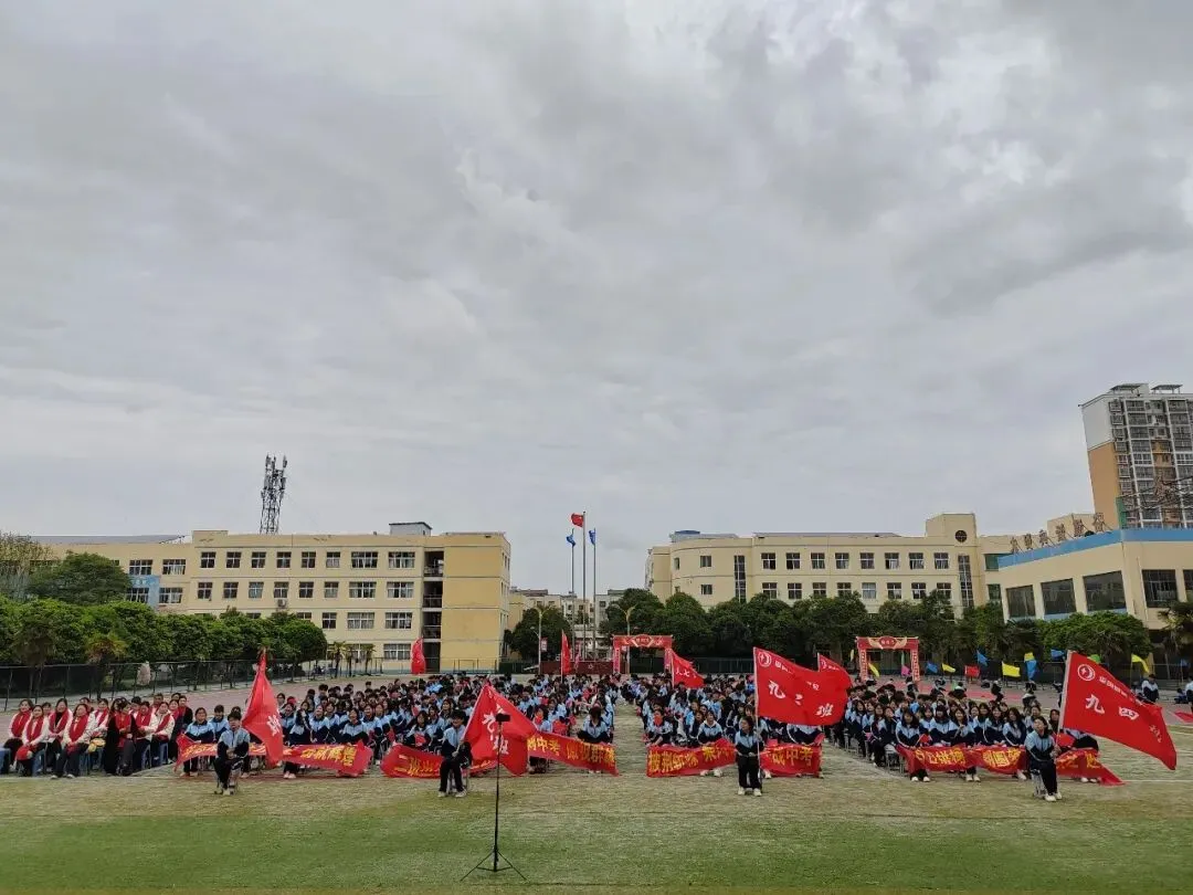 蓝天学校隆重举行2026年中考誓师大会 第2张