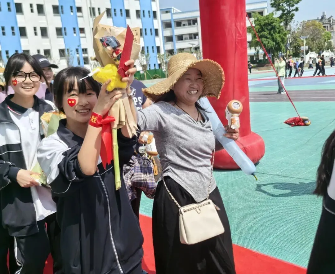 云南省保山市实验中学2026届九年级中考暖心誓师大会 第22张