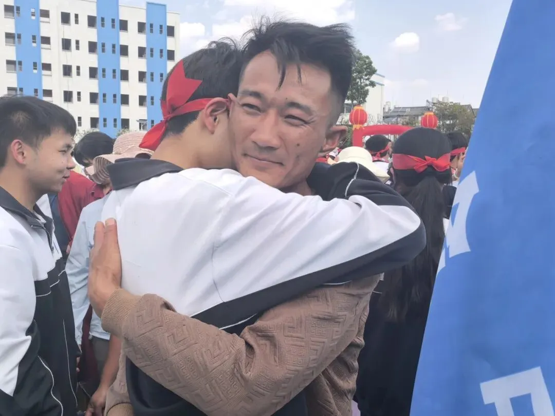 云南省保山市实验中学2026届九年级中考暖心誓师大会 第27张