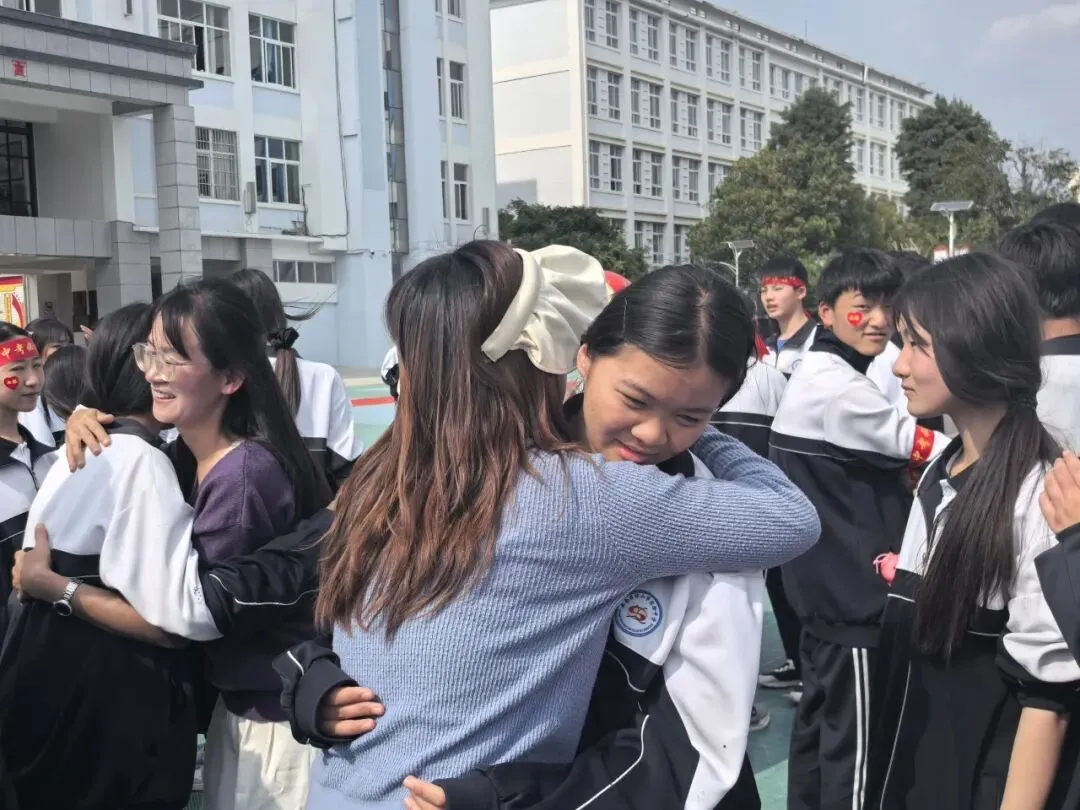 云南省保山市实验中学2026届九年级中考暖心誓师大会 第28张