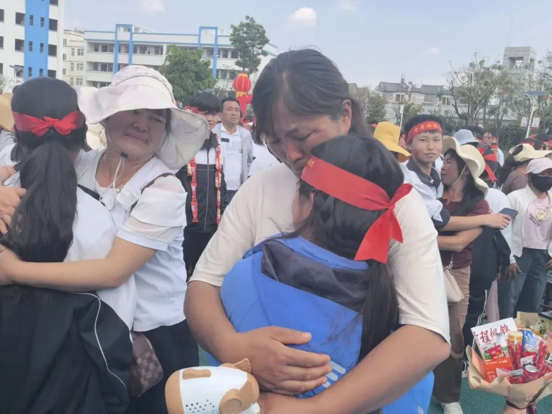 云南省保山市实验中学2026届九年级中考暖心誓师大会 第32张