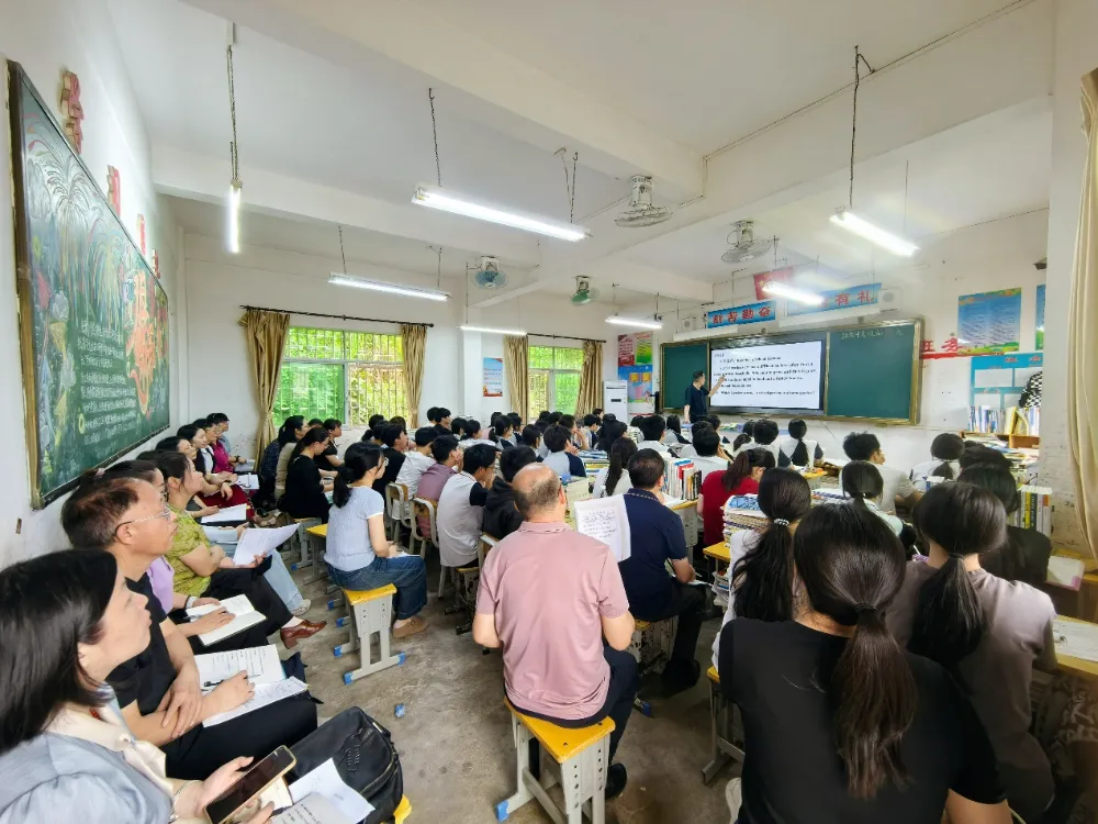 丰顺县初中英语骨干教师中考备考能力提升培训在潭江中学举行 第1张