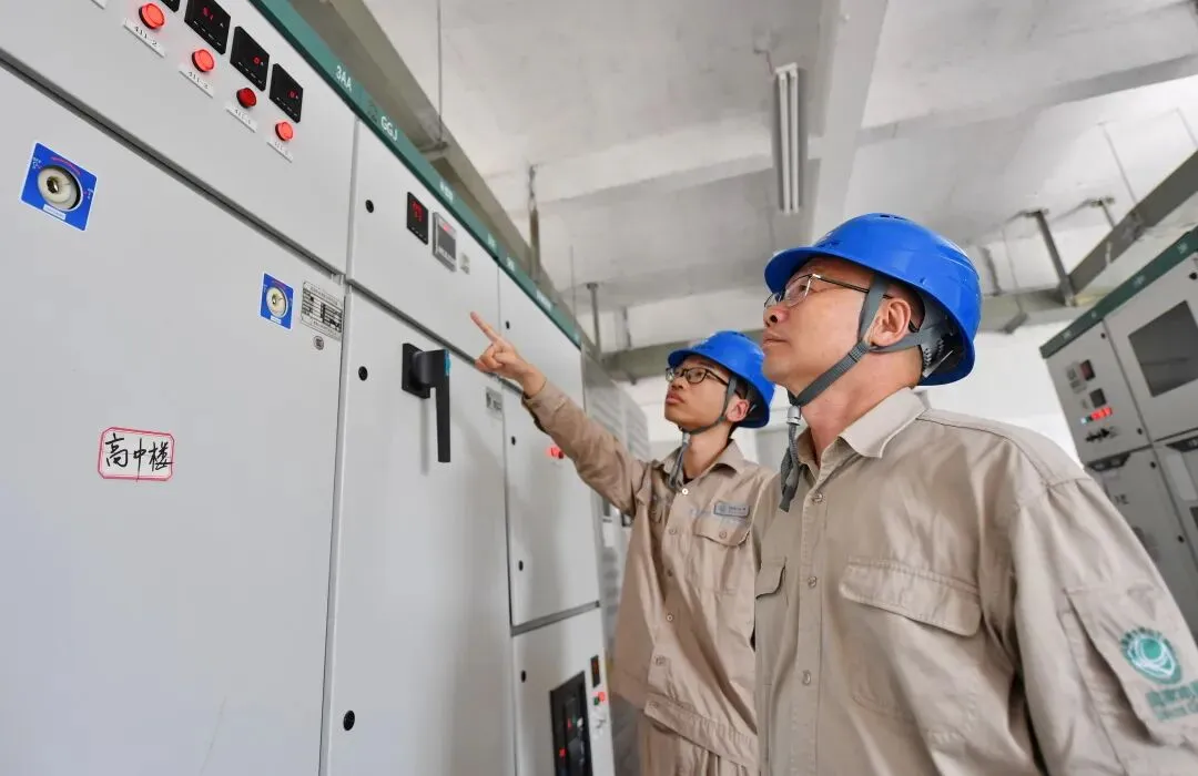 全力以赴再出发 书写中考保电“答卷” 第6张