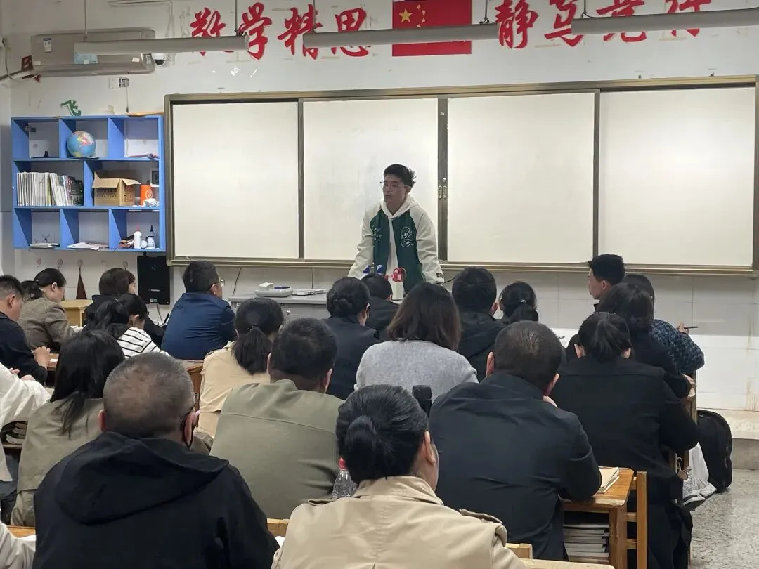 新初动态 | 携手同心迎中考,家校共筑成才路——新海初级中学九年级召开家长会 第5张