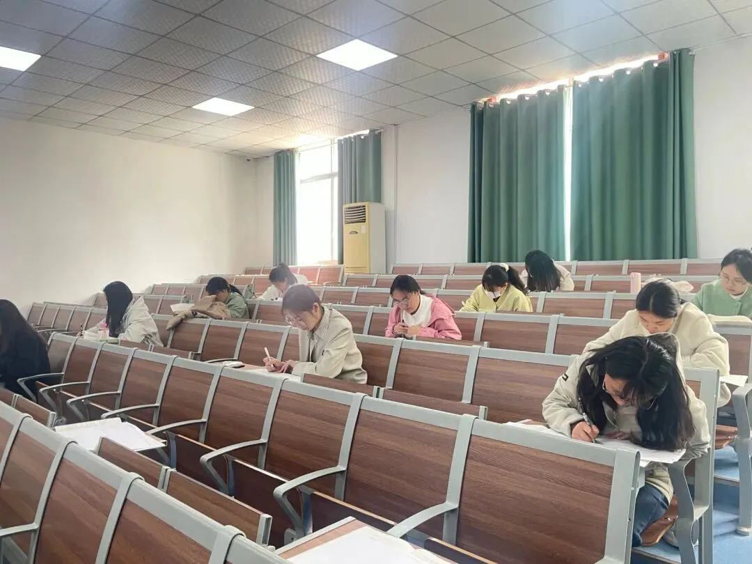 一张试卷 两份成长——我校举行二测师生同考 第5张