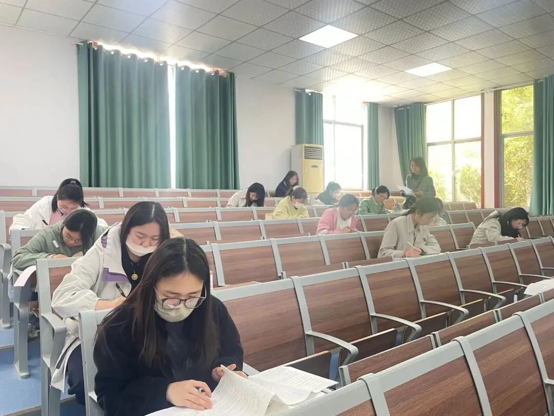 一张试卷 两份成长——我校举行二测师生同考 第6张