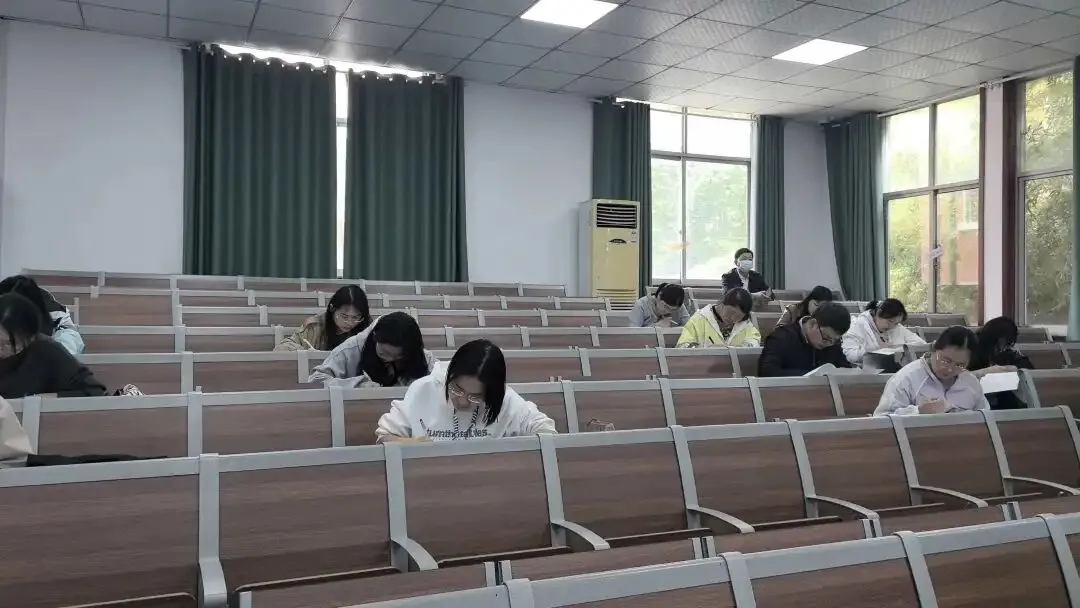 一张试卷 两份成长——我校举行二测师生同考 第7张