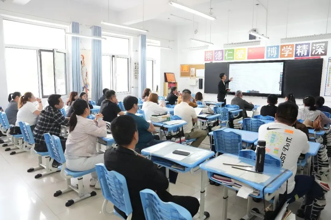 家校同心,共筑中考梦 | 山东师范大学深泉外国语学校初中部召开九年级家长会 第5张