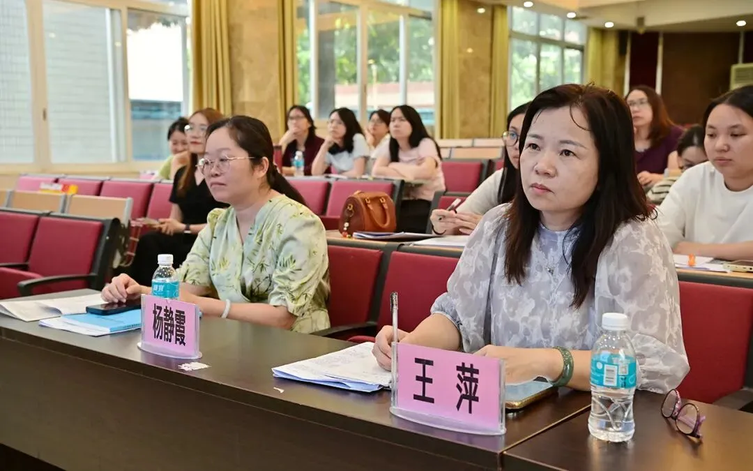 【善美儒实】聚焦中考写作 共研备考策略——区环两江初中英语教研活动在儒林实验学校举行 第3张