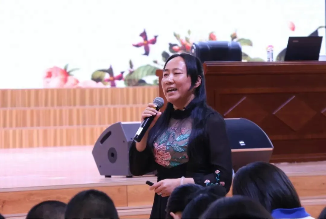 平心静气赴中考 志存高远向未来——临沧市易成实验学校开展九年级生涯规划与英语学法指导讲座 第6张