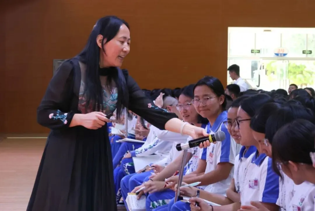 平心静气赴中考 志存高远向未来——临沧市易成实验学校开展九年级生涯规划与英语学法指导讲座 第7张