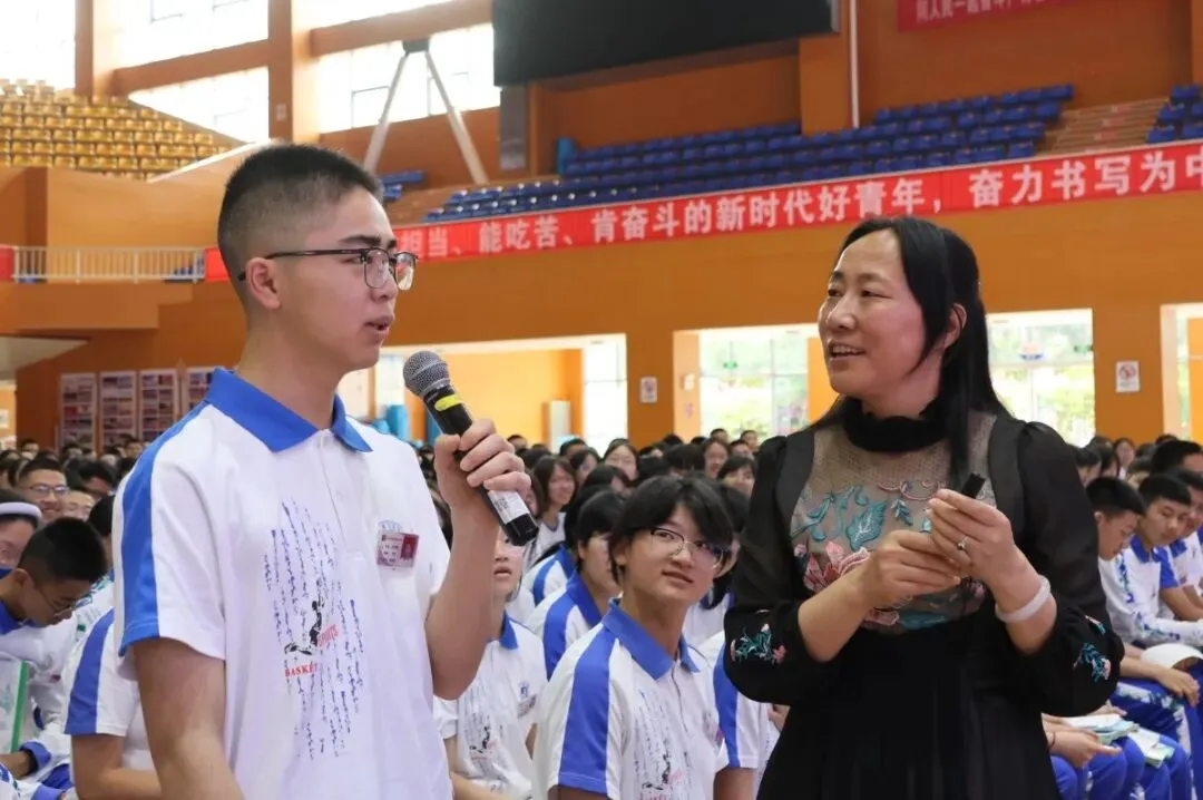 平心静气赴中考 志存高远向未来——临沧市易成实验学校开展九年级生涯规划与英语学法指导讲座 第8张