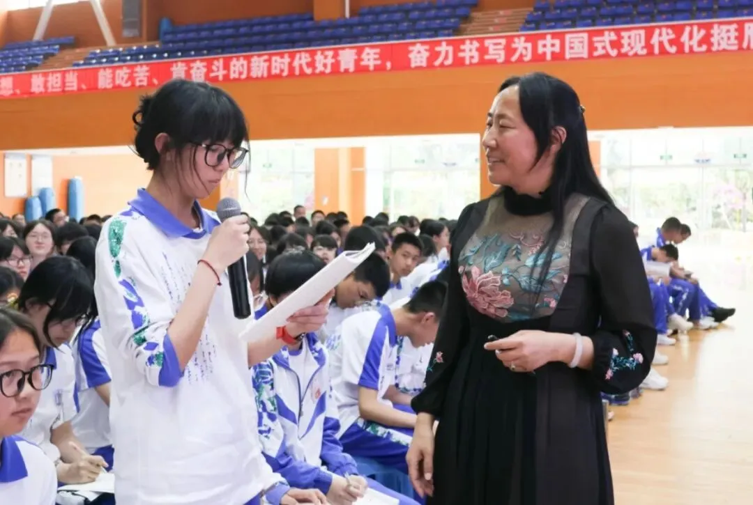 平心静气赴中考 志存高远向未来——临沧市易成实验学校开展九年级生涯规划与英语学法指导讲座 第9张