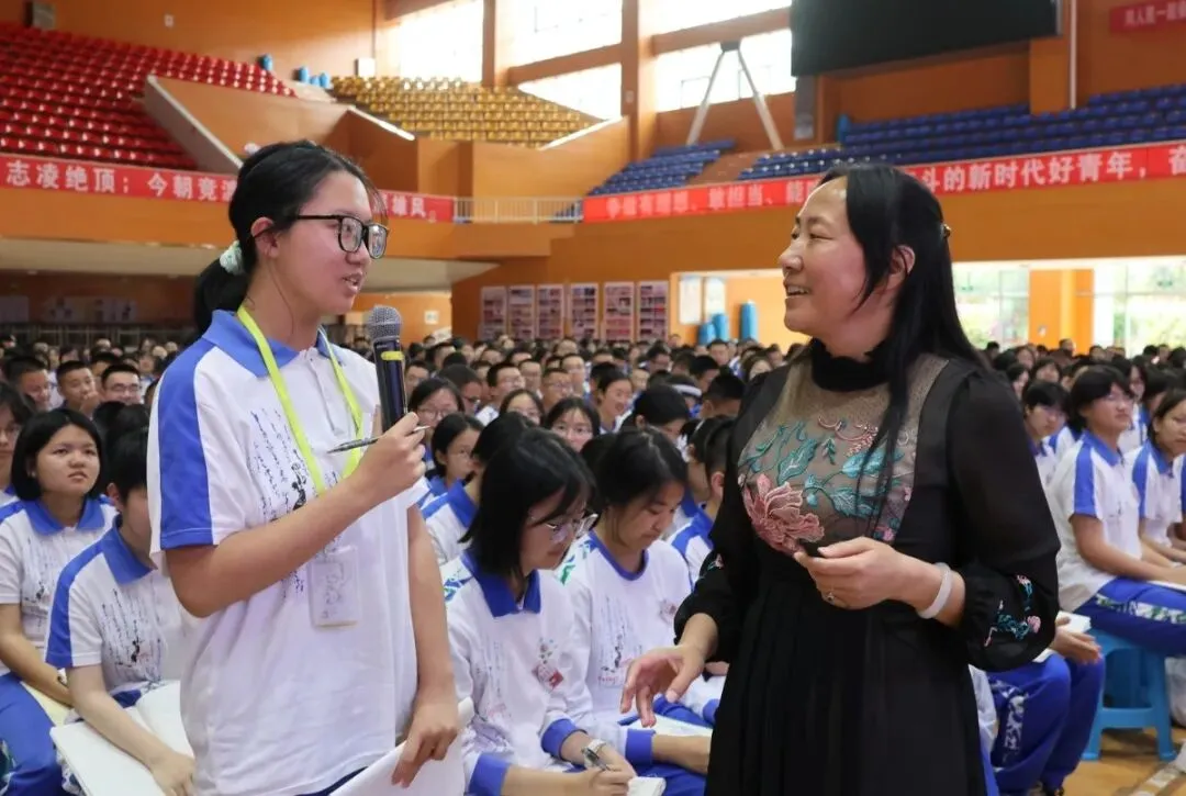 平心静气赴中考 志存高远向未来——临沧市易成实验学校开展九年级生涯规划与英语学法指导讲座 第10张